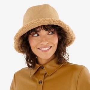 Virginia Wolf Reversible Sherpa & Faux Suede Bucket Hat NEW IN PACKAGE!